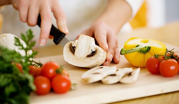 De 4e #pitch wordt ook heel interssant!  Over koken en verhalen: een #mantelzorger wil met #bewoners samen #koken &amp; #praten.