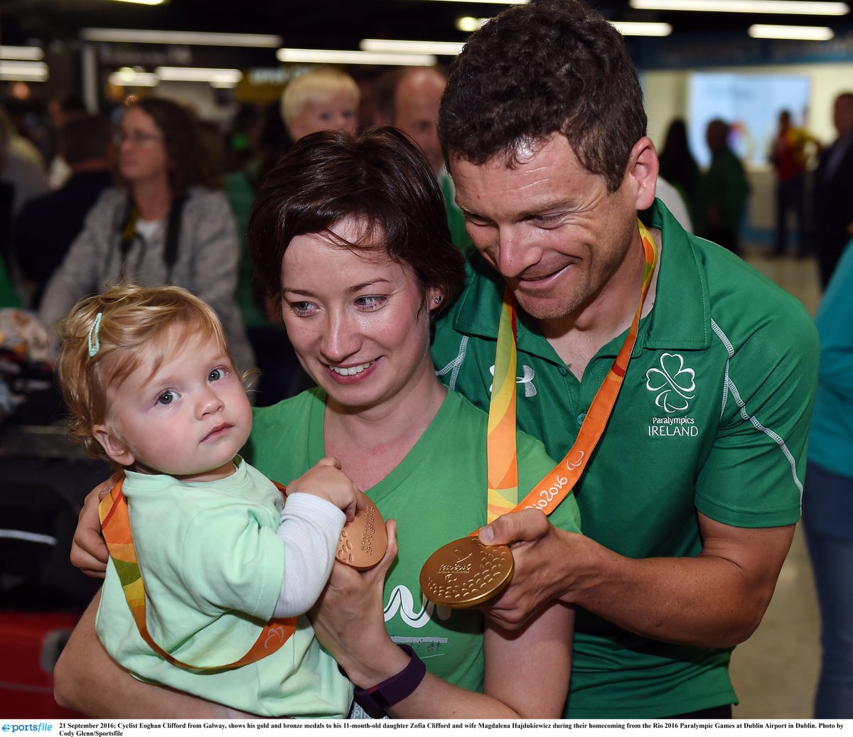 declanvarley's tweet photo. One of many pics in @galwayad tomorrow but my favourite. Welcome home hero @eoghan_clifford https://t.co/ERUPdmqflj