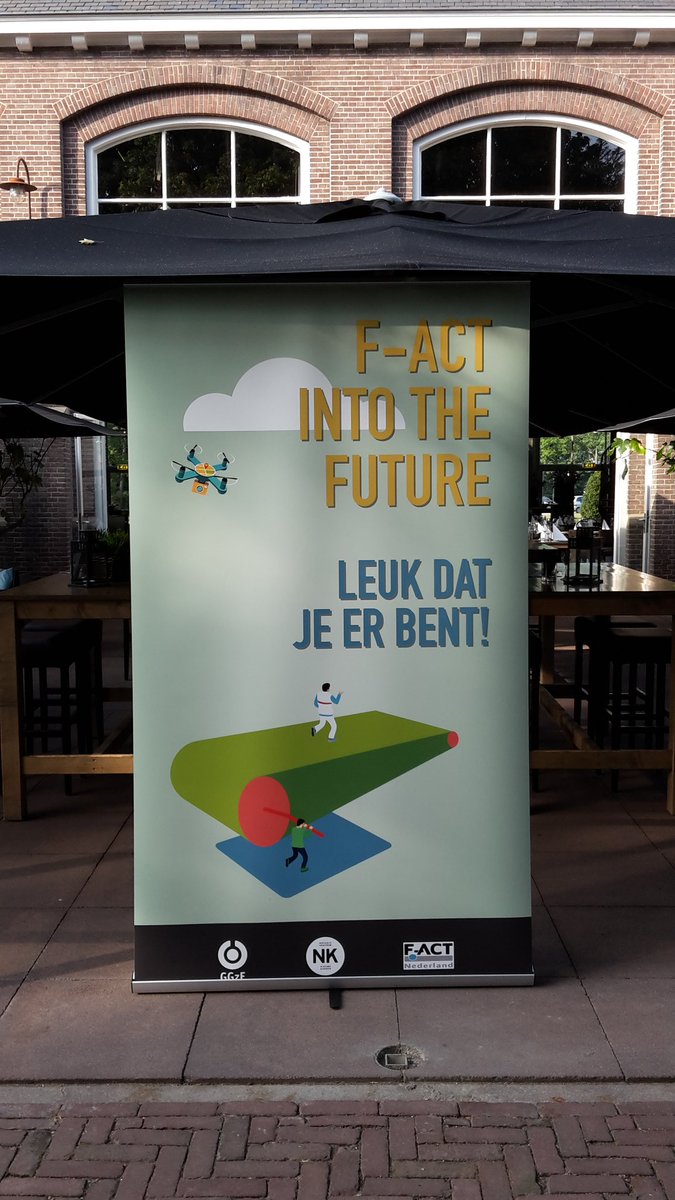 factcongres2016's tweet photo. Tijdens diner praten over goede zorg in toekomst met professionals uit verscheidene hoeken. Masterclass #fitf2016 https://t.co/5WOiccyeSW