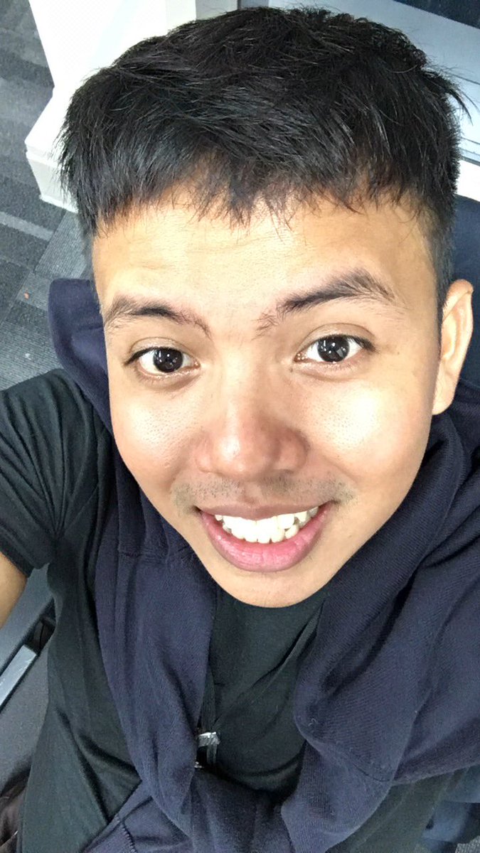syach1912's tweet photo. Malam semuanya... Sambil nyengiirrr ! Tetap bahagia apapun yg kita hadapi ;) https://t.co/k8WGSWYDFu