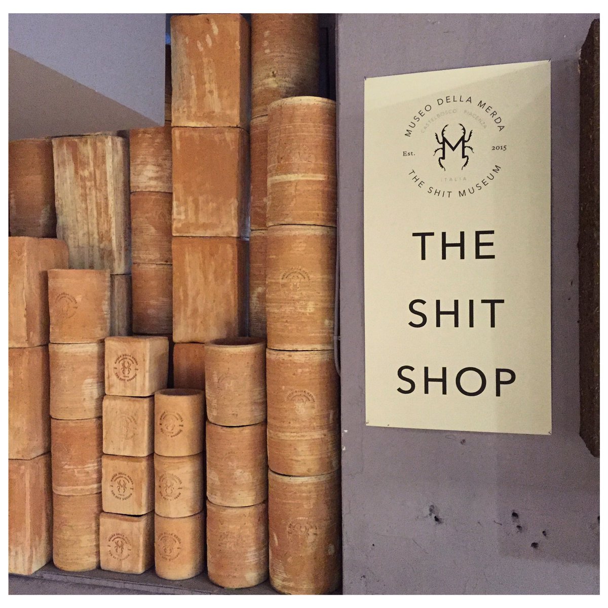melini1010's tweet photo. #bromptondesigndistrict #LDF16 #theshitshop #museodellamerda https://t.co/uaXaOEsglB