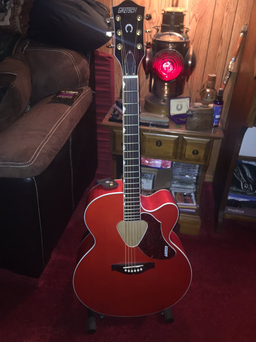 DavidMatthewByr's tweet photo. Should I? You can never have too many guitars! #gretsch #acousticguitar #countrymusic #beautiful https://t.co/JJRkyZchMV