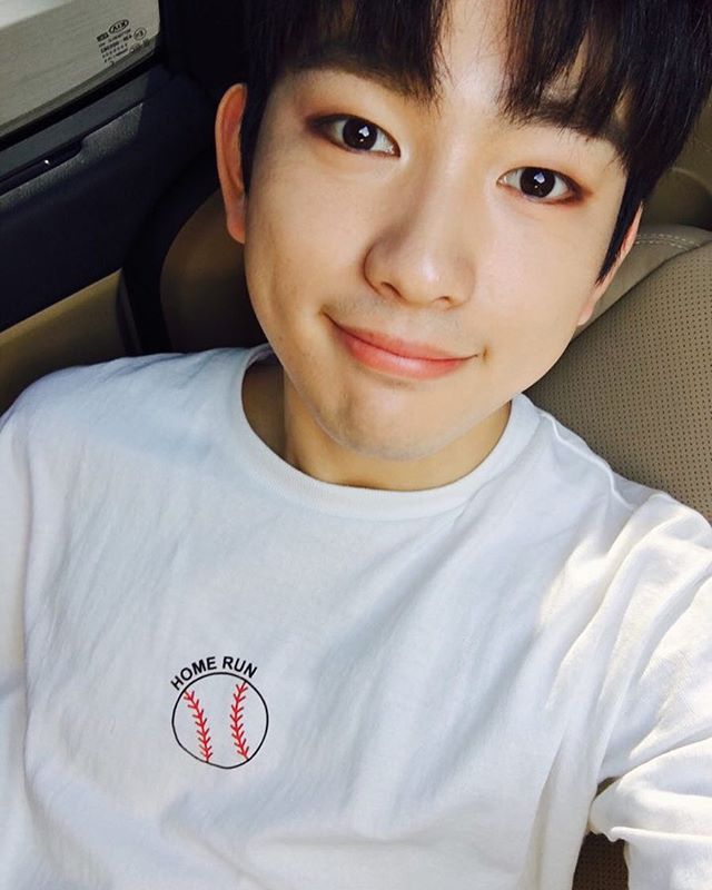 GOT7__Fanbase's tweet photo. [🎉🎉] Happy birthday to our GOT7 omma - Jinyoung~~~ 
Thanks for taking care of the babies 😘😘
#PrinceJinyoungDay https://t.co/LmCf3k3fGX