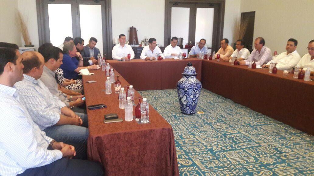 GobBCS's tweet photo. #GobiernoDeBCS, el Consulado de EUA y Hoteleros sudcalifornianos unen voluntades y esfuerzos por un #MejorFuturo https://t.co/sjzs0akl8Q