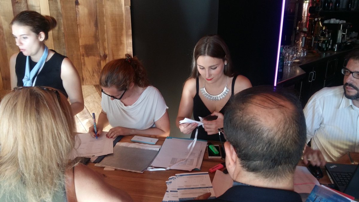 LuisMiguelAlbor's tweet photo. Empezamos con las acreditaciones en @t4networking @TeatrosLuchana #Diadelnetworking https://t.co/gbYpfylQku