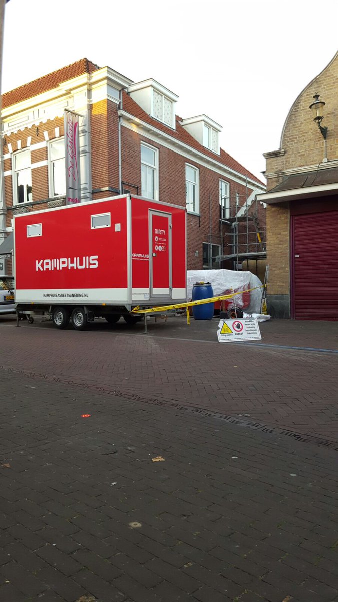 Vandaag asbesthoudend dakbeschot gesaneerd bij @Galeriedenekamp i.o.v. <a href="/oudemoleman/">Oude Moleman BV</a> .