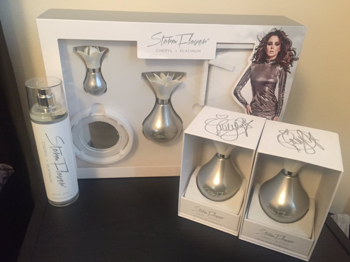 ClaireBearx0x0's tweet photo. Look what's come 😍 it's so beautiful and pretty! FAVE!! #StormFlowerPlatinum ⚡️🌸🌫 @CherylOfficial @CherylHQ https://t.co/ILcjI1IbU5