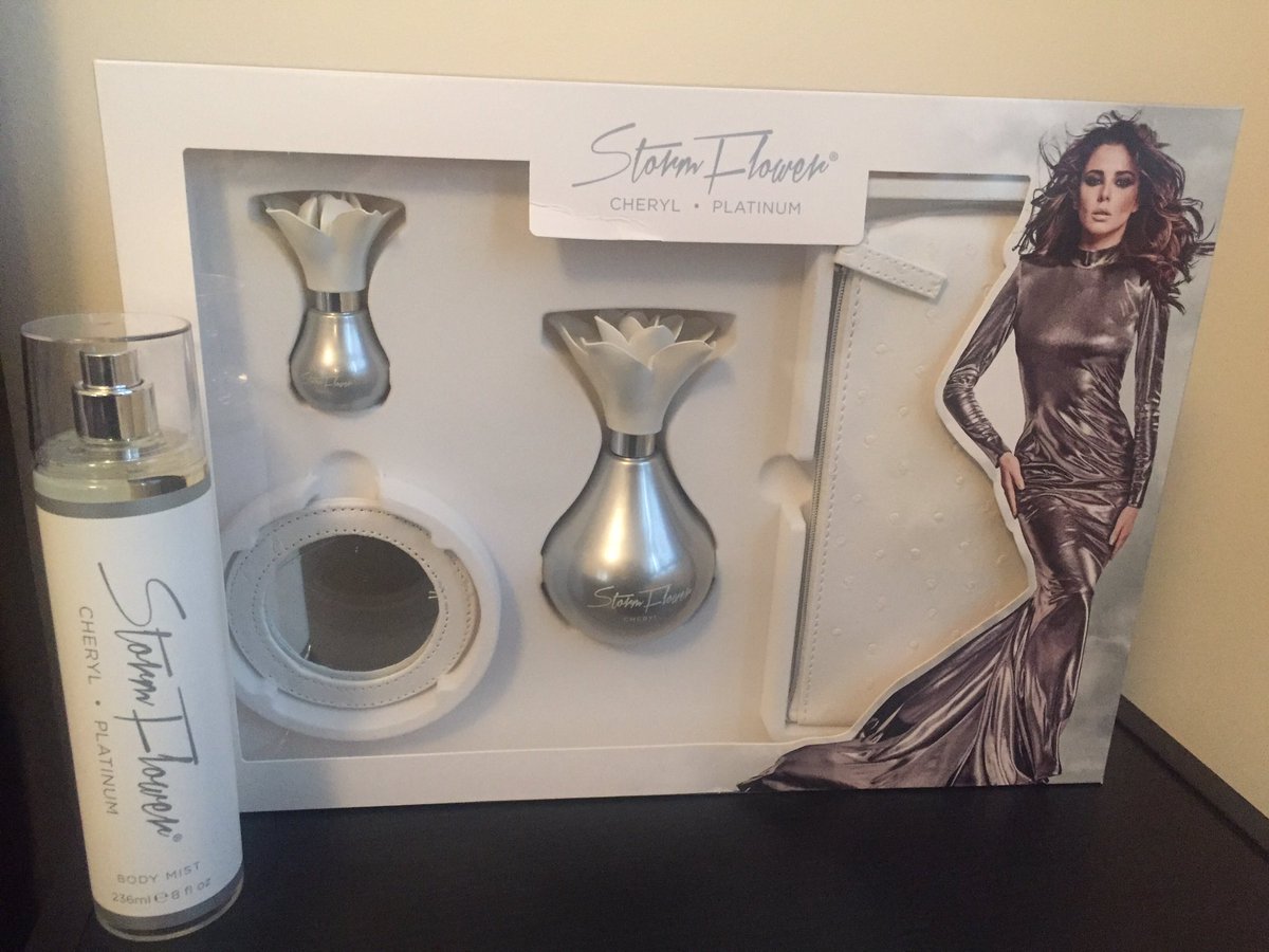 ClaireBearx0x0's tweet photo. Look what's come 😍 it's so beautiful and pretty! FAVE!! #StormFlowerPlatinum ⚡️🌸🌫 @CherylOfficial @CherylHQ https://t.co/ILcjI1IbU5