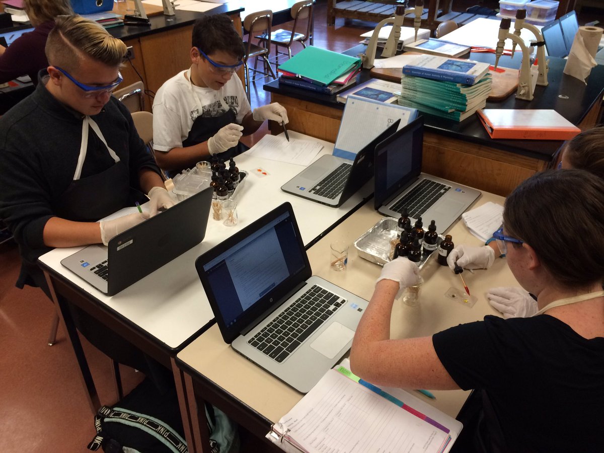 MsdennFei's tweet image. PSHS PBS analyzing crime scene evidence @PPS_Science @PLTWorg #analyzingdata