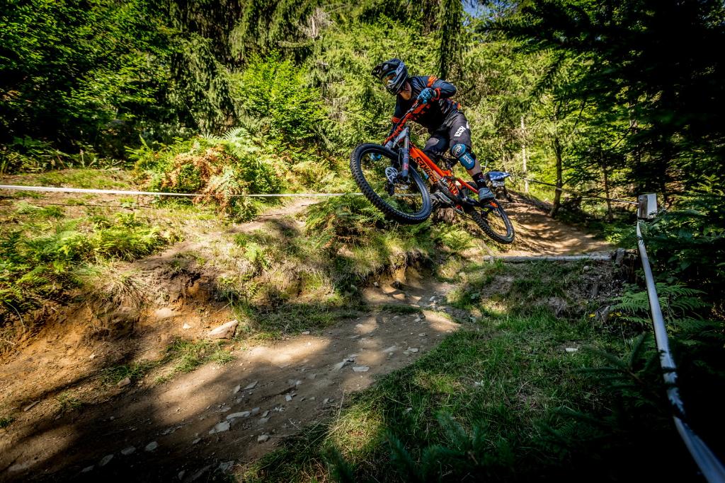 MonsterEnergyPL's tweet image. Relacja z #DiverseDownhillContest w Wiśle okiem kamery ekipy #Shakalaka dziś o 19.00 na #ExtremeSportsChannel!