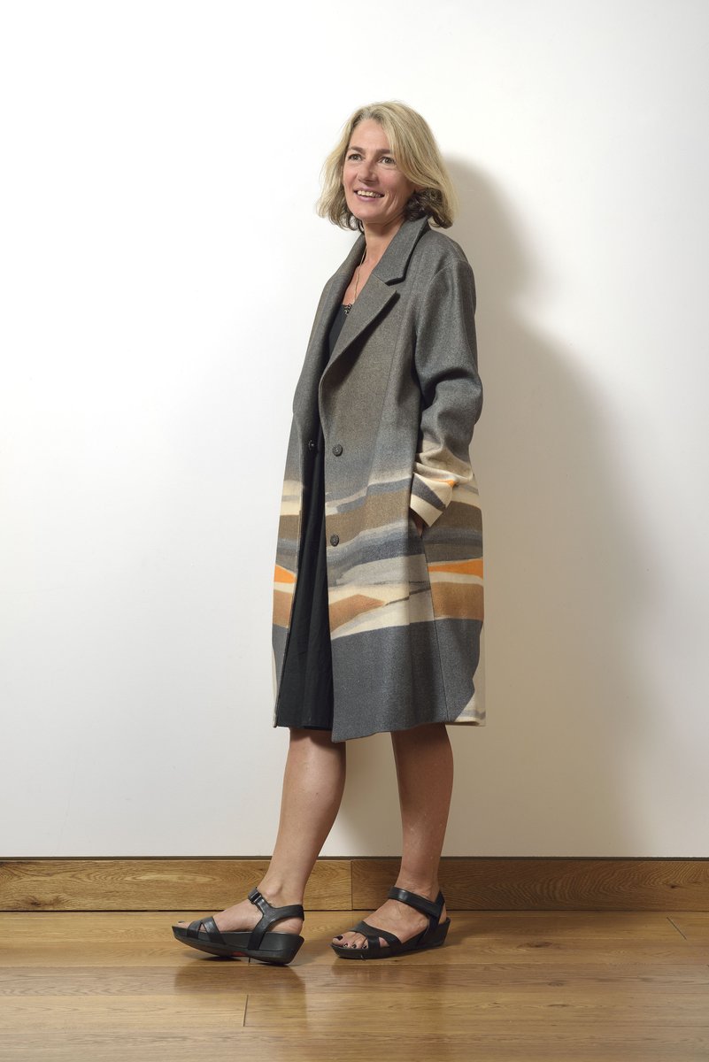 BEAUXARTSLONDON's tweet photo. Daisy Cook rocking the @JaegerOfficial coat! #FashionWeek #artandfashion #jaeger #coat #landscape #abstract #art #daisycook #beauxartslondon https://t.co/B8HaDizK7h