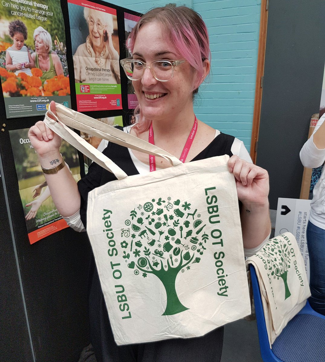 LSBUOTSOCIETY's tweet photo. Our treasurer @OT_JackieP modelling one of our fab new tote bags. They're going fast, folks! #LSBUFreshers #TeamLSBU https://t.co/2eSQfgyFHv