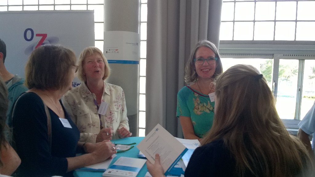 DementieNetwerk's tweet photo. Informatiestand met coördinator & casemanager @Jacquelinevluyk bij #Promemo #Dementie @Windesheiminfo https://t.co/xBYKgsOVuE