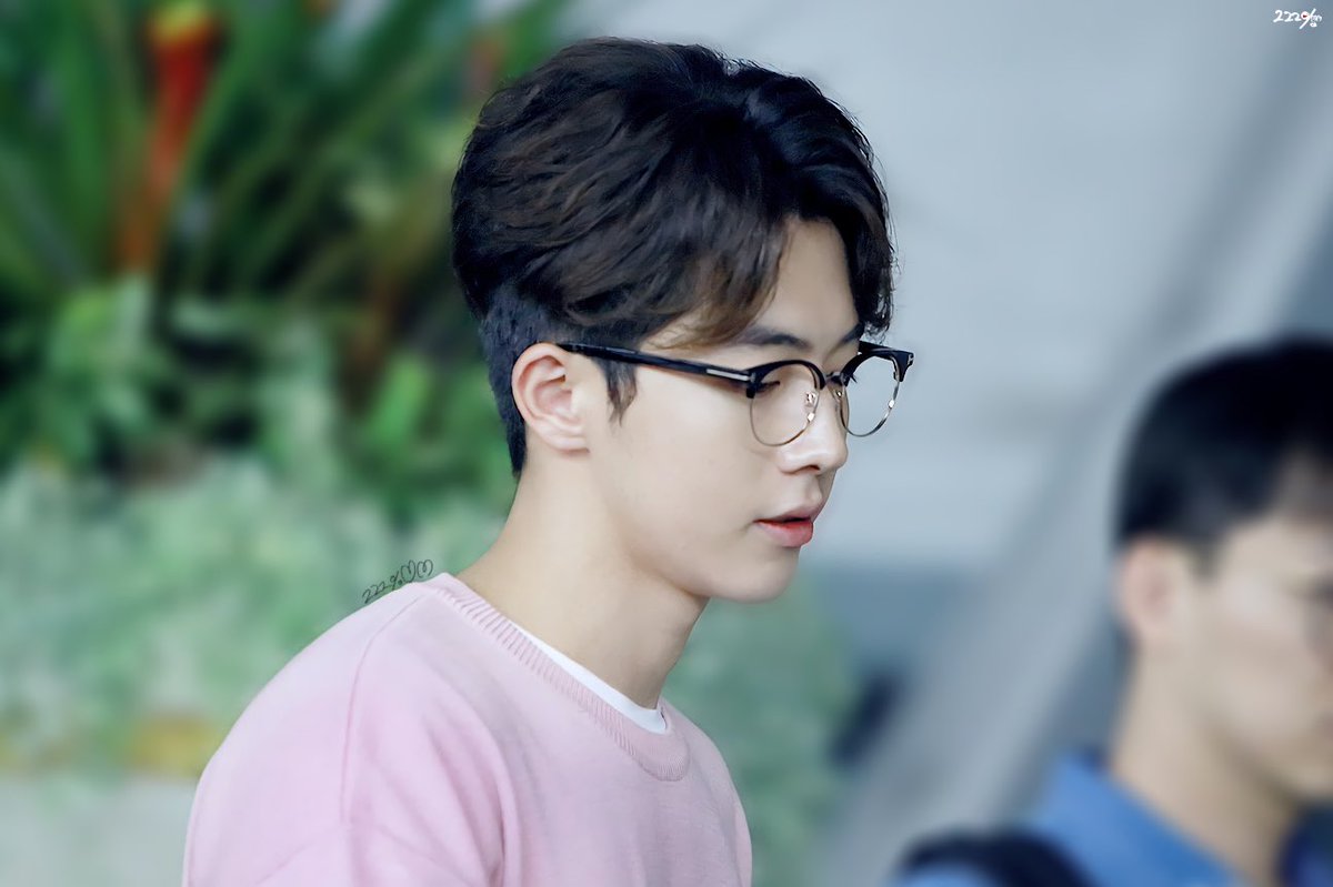 222PERCENT_'s tweet photo. #222PERCENT
160919 방콕 귀국🇹🇭🇰🇷
안경 더럽😍🤓
HD▶️https://t.co/IscgHU5MHj 고고고헤헤

#남주혁 #NAMJOOHYUK #南柱赫 https://t.co/zUfatRGscv