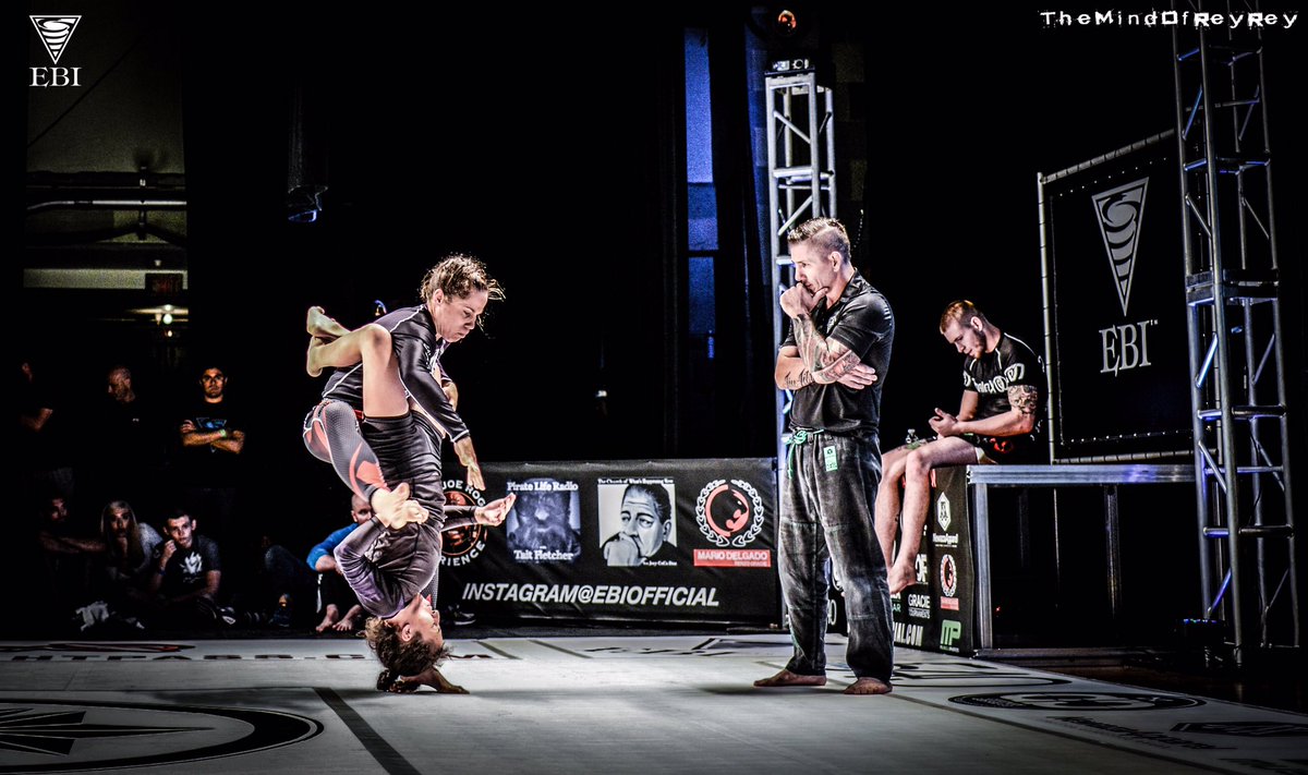 themindofreyrey's tweet photo. @iamgirlrilla sets up her final #BJJ move on @MariaMouse118 at #EBI8. Taken at @EBIJJOFFICIAL in the @LAOrpheum ~#ReyRey #TheMindOfReyRey https://t.co/aYE24rvAYR