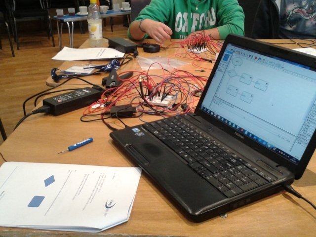 PRS_Science's tweet photo. Working out how to programme the circuit #lucyelectric https://t.co/JqloKI3znj