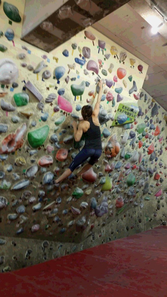 Energyclimbinggym No Twitter ななんと 柏店にアイスクライミングメダリストのシン ウンソン選手がご来店 高グレードのテープ課題もサクサク登って未登のファイル課題に着手 しかも今日は朝から別のジムで登っていたようでなんとハシゴww閉店までいらっしゃる
