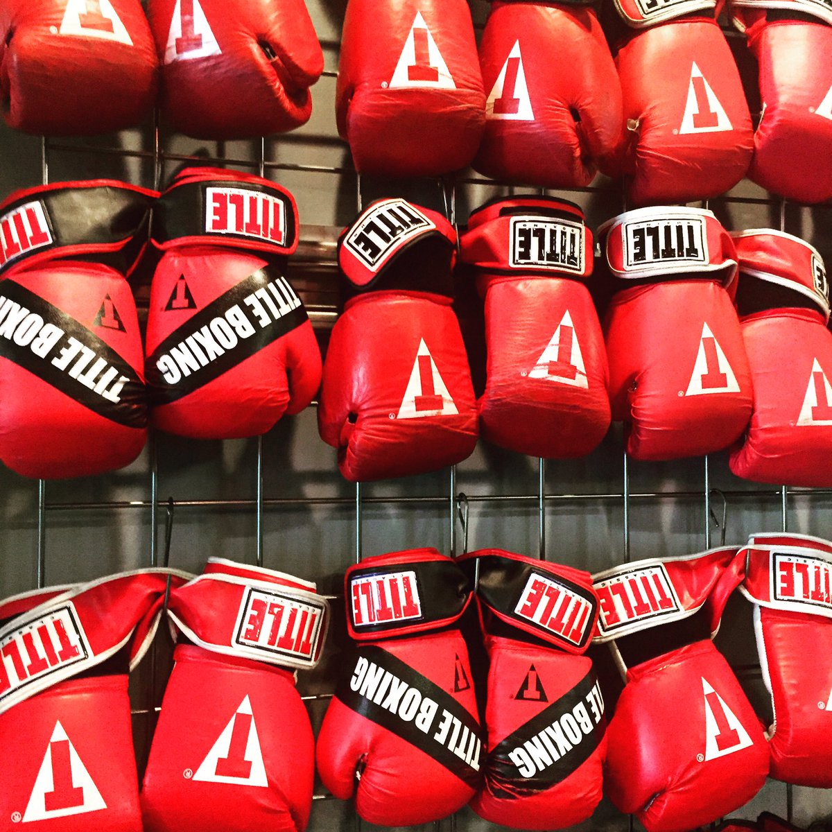 MusicCityYP's tweet photo. "He who is not courageous enough to take risks will accomplish nothing in life." - Muhammad Ali
#boxnash #musiccity #musiccityYP #quotes https://t.co/oiEcB7ACSP