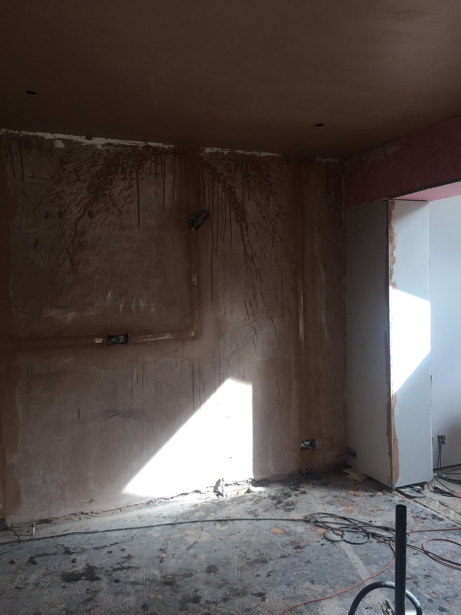 Bluecaimancrea1's tweet photo. An empty shell that's going to look tremendous in about 3 weeks time #buildingchallenges #livingspace #design https://t.co/MCqwEb9mSw