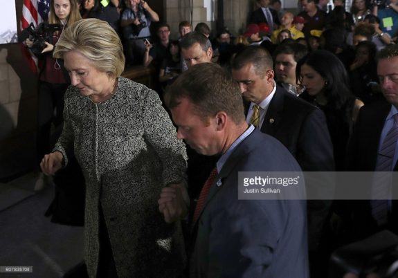 NoSurrender200's tweet photo. @NolteNC
Could be any of 3:
#HillarysHealth
#SinkingHillary (Donors Pull Out)
Clinton Machine/Lawyers Plotting an Escape for #StoneTear https://t.co/qvcQQ9fvS5