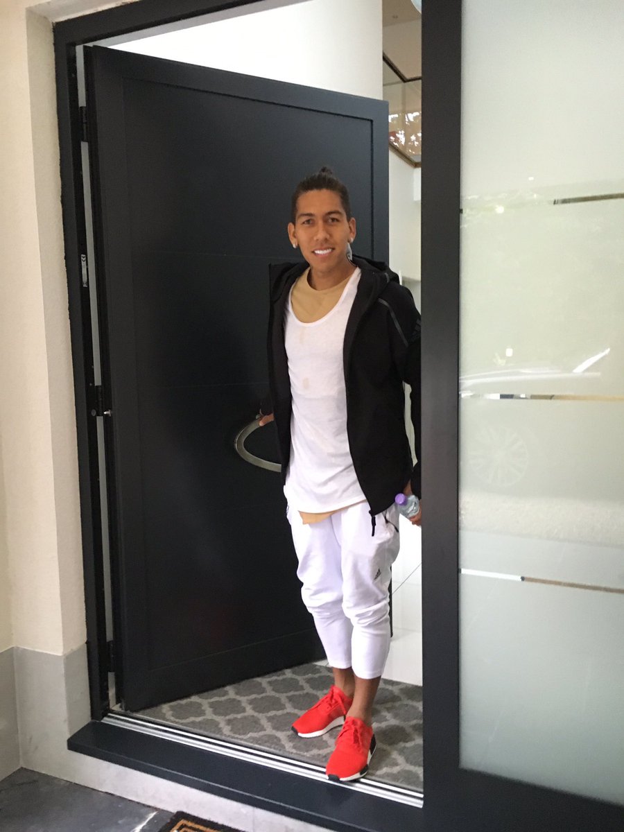 ynda4lfc's tweet photo. เฟอร์มิโน่แต่งเท่ออกไปถ่ายแบบกับอดิดาส #adidas #lfcthai https://t.co/nAtptt27Bd