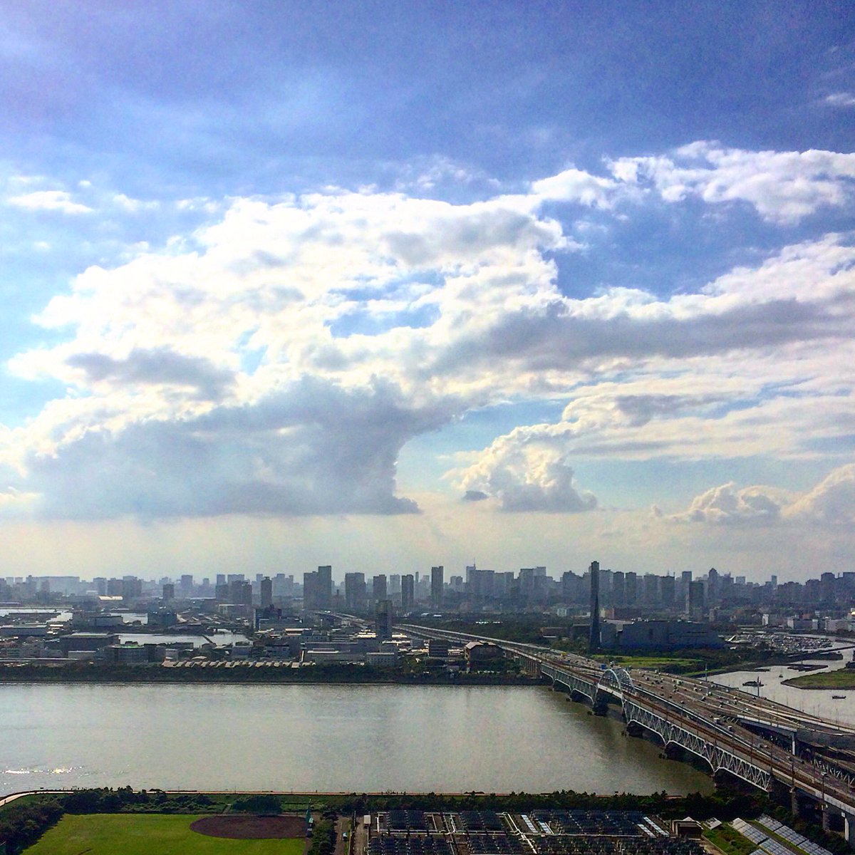 Moru على تويتر 9月の初めに行った葛西臨海公園の観覧車からの景色です 雲に刺さるスカイツリー 高層ビルだらけの東京 海やディズニーランド側はあえて載せませんね 是非行ってみてくださいね