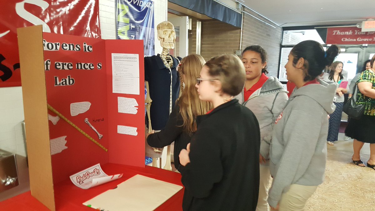 cgmstech's tweet photo. CGMS Community Visit ...showcasing our awesome student work @lynn_moody @RSSinformation https://t.co/jsh2ByZgbL