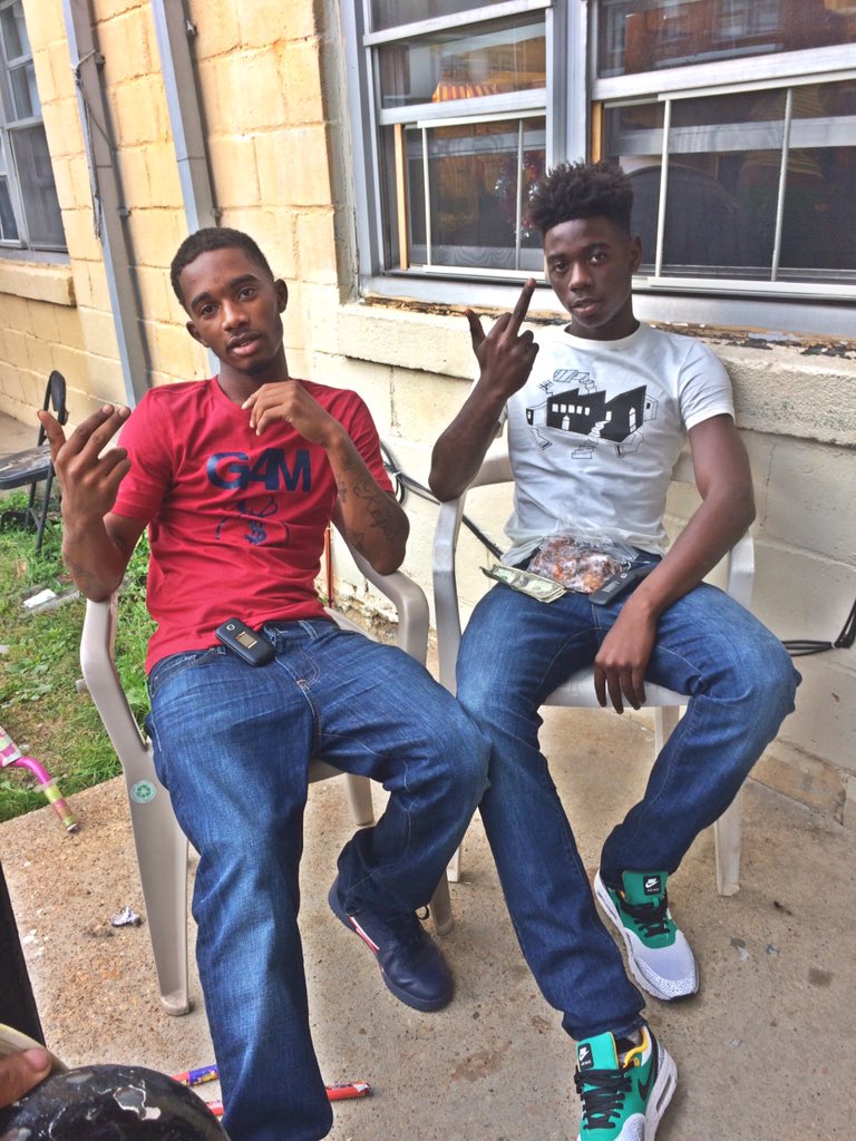 G4MKodak's tweet photo. Happy GDay to my mf left hand💯❤️🏪Blood couldn't make us any closer G💯Rey be another weekend that we forget😭🍃🍇 #TrapBuddy💊🤑 https://t.co/pTaWDpe2Lj