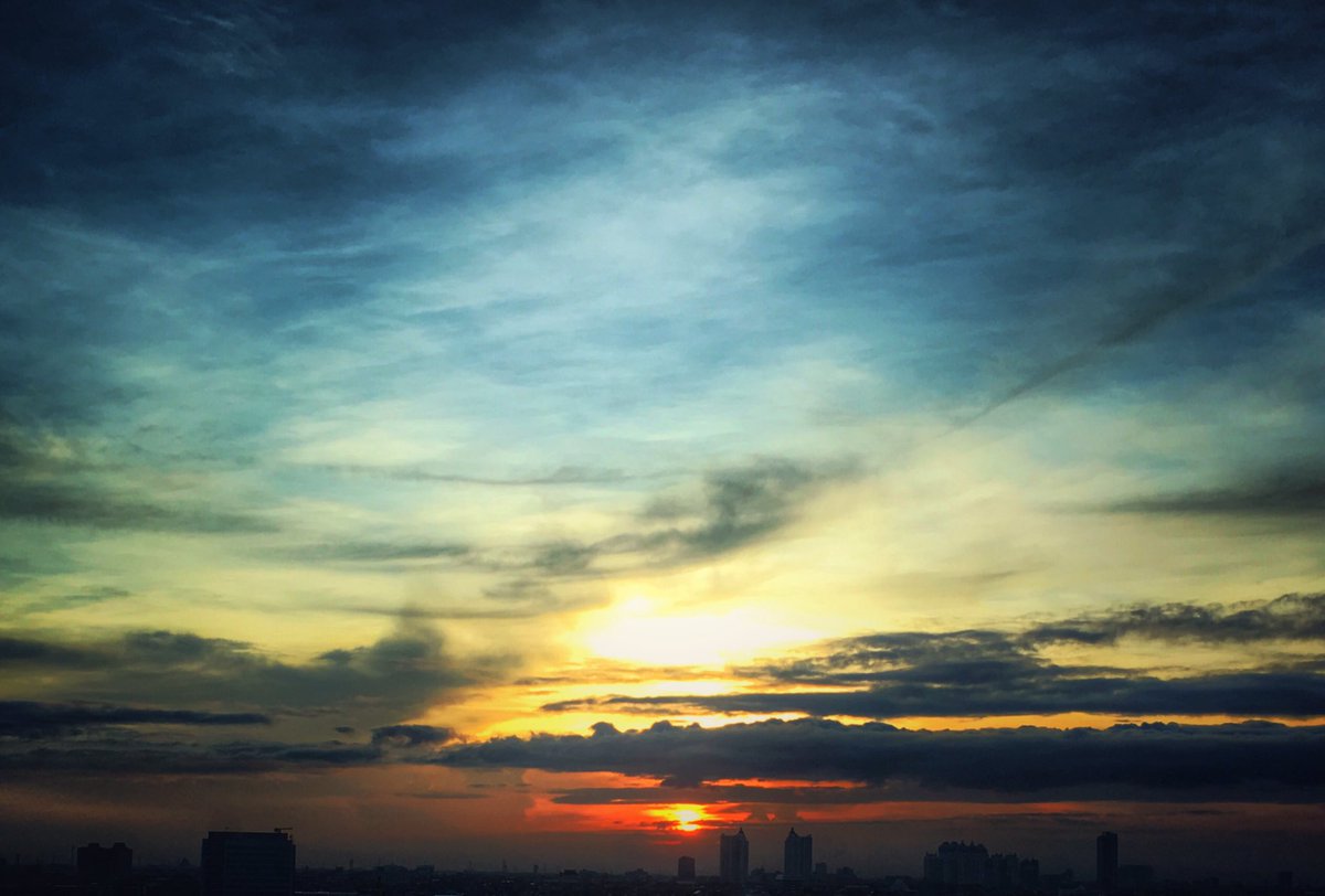 gautamtweets's tweet photo. Jakarta, it's a wrap! #Travel #Work #Asia #Sunset https://t.co/iFsFYskLFs