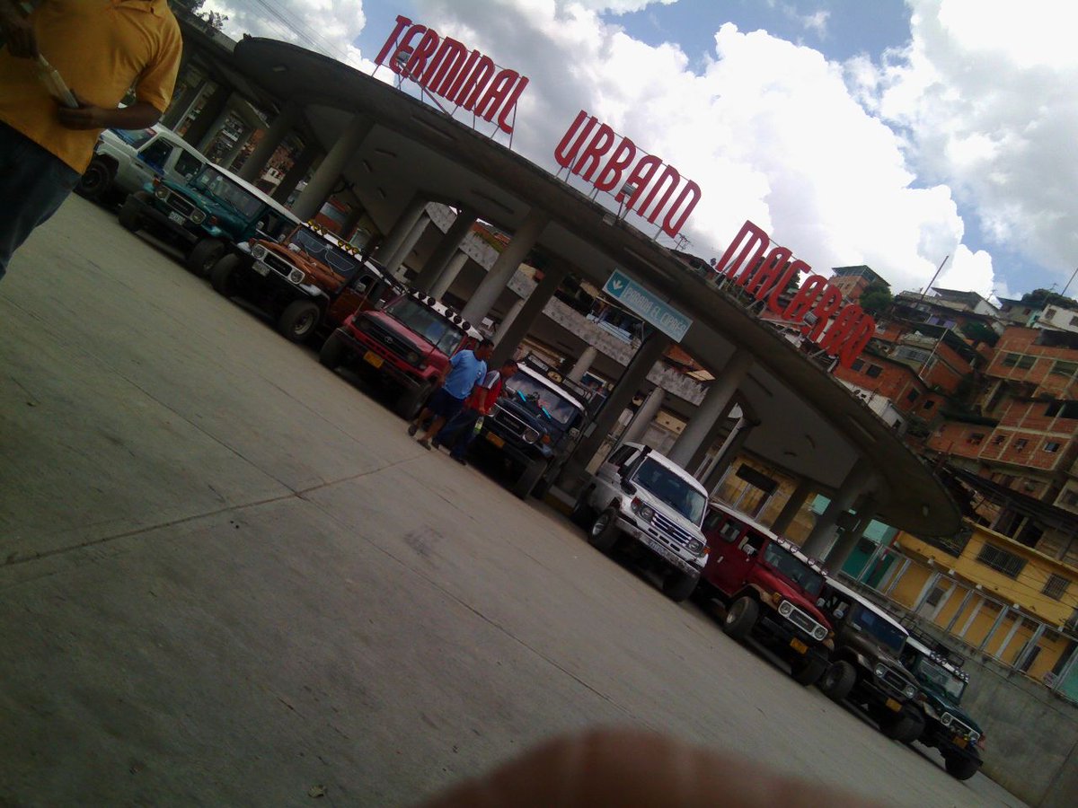FrenteTranspor's tweet photo. @NicolasMaduro @ramolinap @DanielPSUV las lineas de transporte revolucionarias estan trabajando https://t.co/hHUGFbCub4