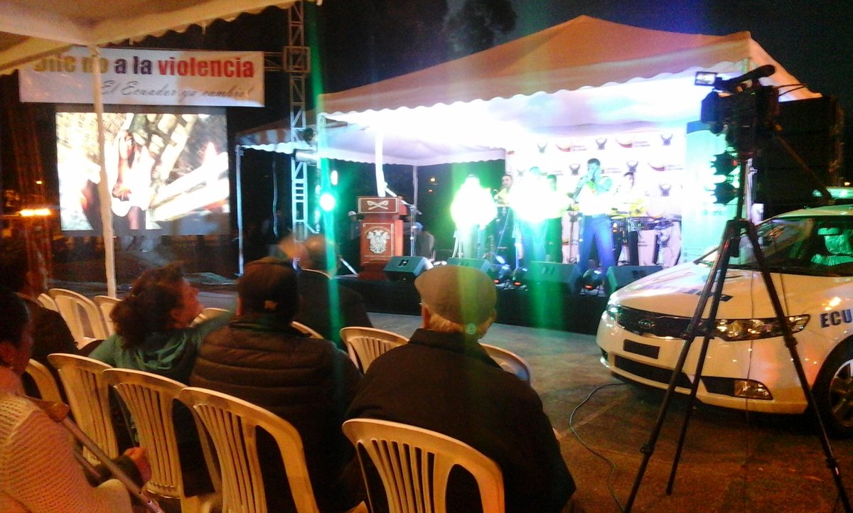 FuerzaObreraEC's tweet photo. Entrega de patrulleros para la Policia Nacional para la seguridad de nuestra Cuenca y el Azuay @crcppsesa @ppsesa https://t.co/y3X6HA0sm9