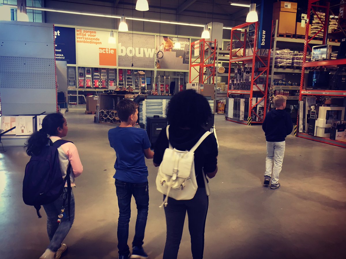 Groep 8 doet inspiratie op in de <a href="/gammanl/">GAMMA Nederland</a> van Almere-Poort voor het rekenproject #realistischrekenen