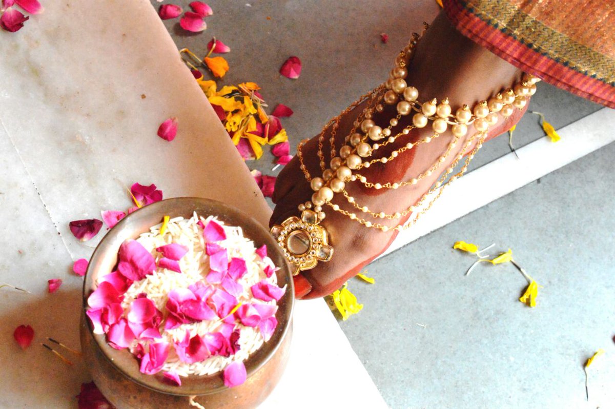 dugristyle's tweet photo. #grehpravesh depicts a brides entry into a new home. #Dugristyle specially customizes it's #jewelry to make you #outshine https://t.co/HC2wWVHfmx