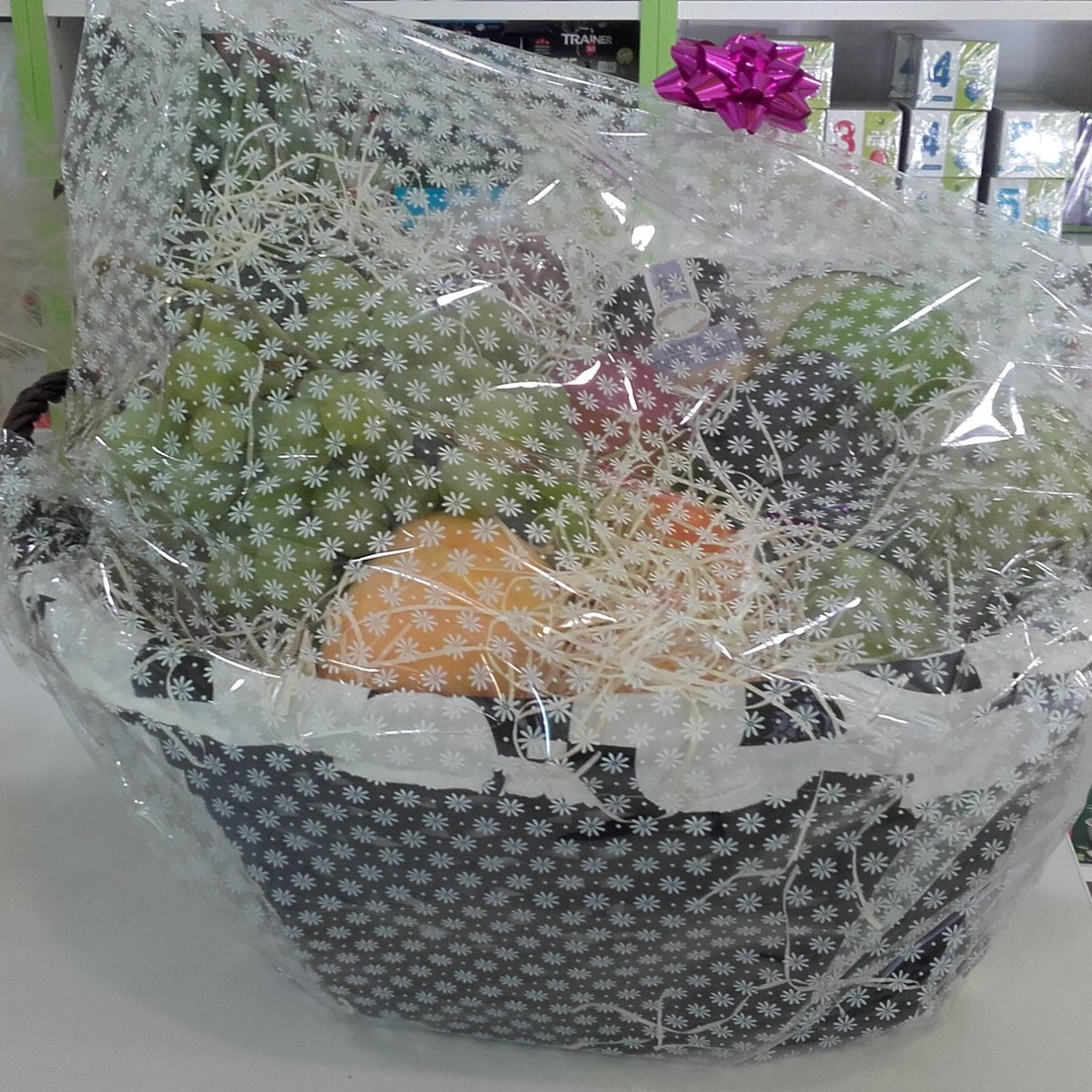 pilar_solsona's tweet photo. Que te regalen esta bella cesta de fruta...no tiene precio.!!!!!Gracias. https://t.co/x7emoh7s5L