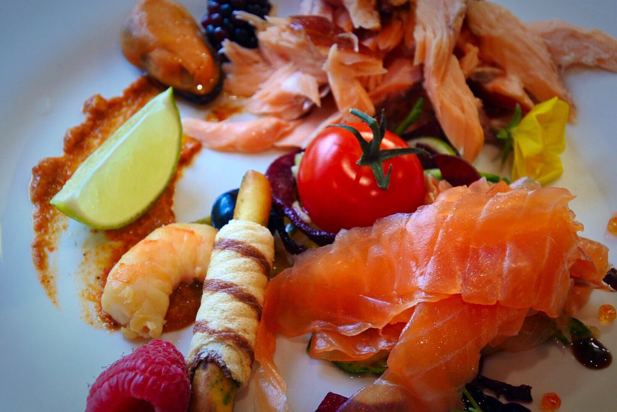 TartanFettered's tweet photo. Lunch @TobermoryFishCo on @TheMajesticLine @TobHarbour6 West Coast Seafood Salad @robinmckelvie @Fergus20Kirsten 🔪 https://t.co/nXHmHfulQp