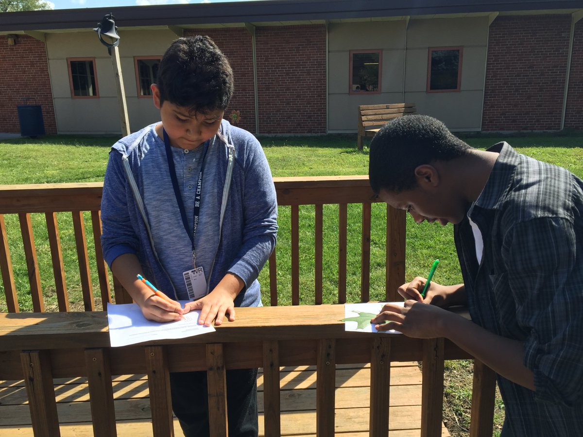 MerandoELL's tweet photo. We had an awesome time looking for examples of Fibonacci numbers that occur in nature in the WR courtyard. @WMSChamps  #team512 https://t.co/wJBWukEl3V