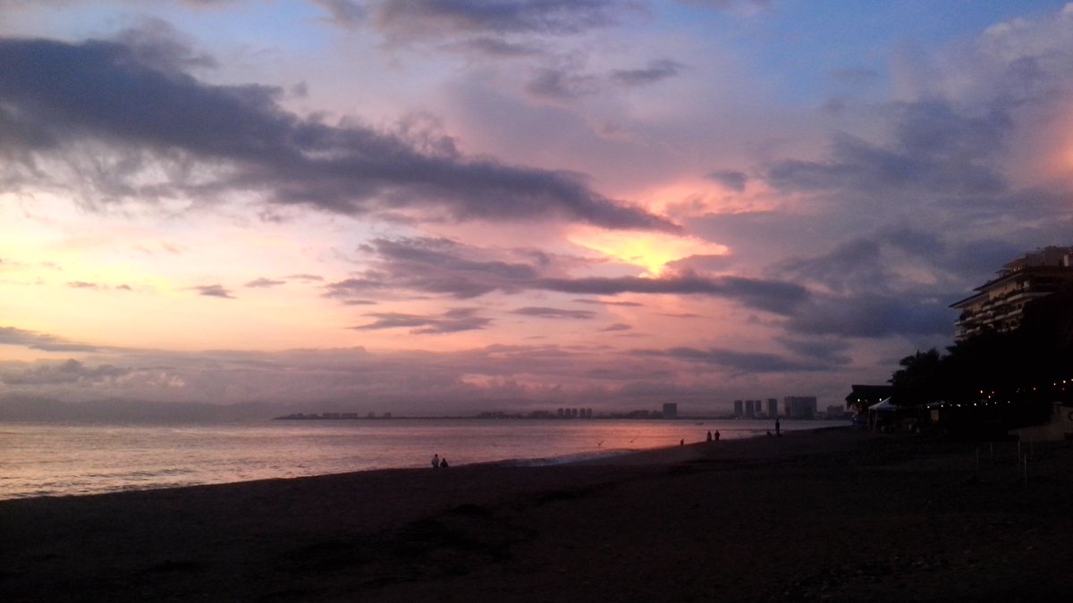 ConciergeMagda's tweet photo. Angels in the. Sky. ... #PuertoVallarta #EsSmazing https://t.co/HpfmO16ndA