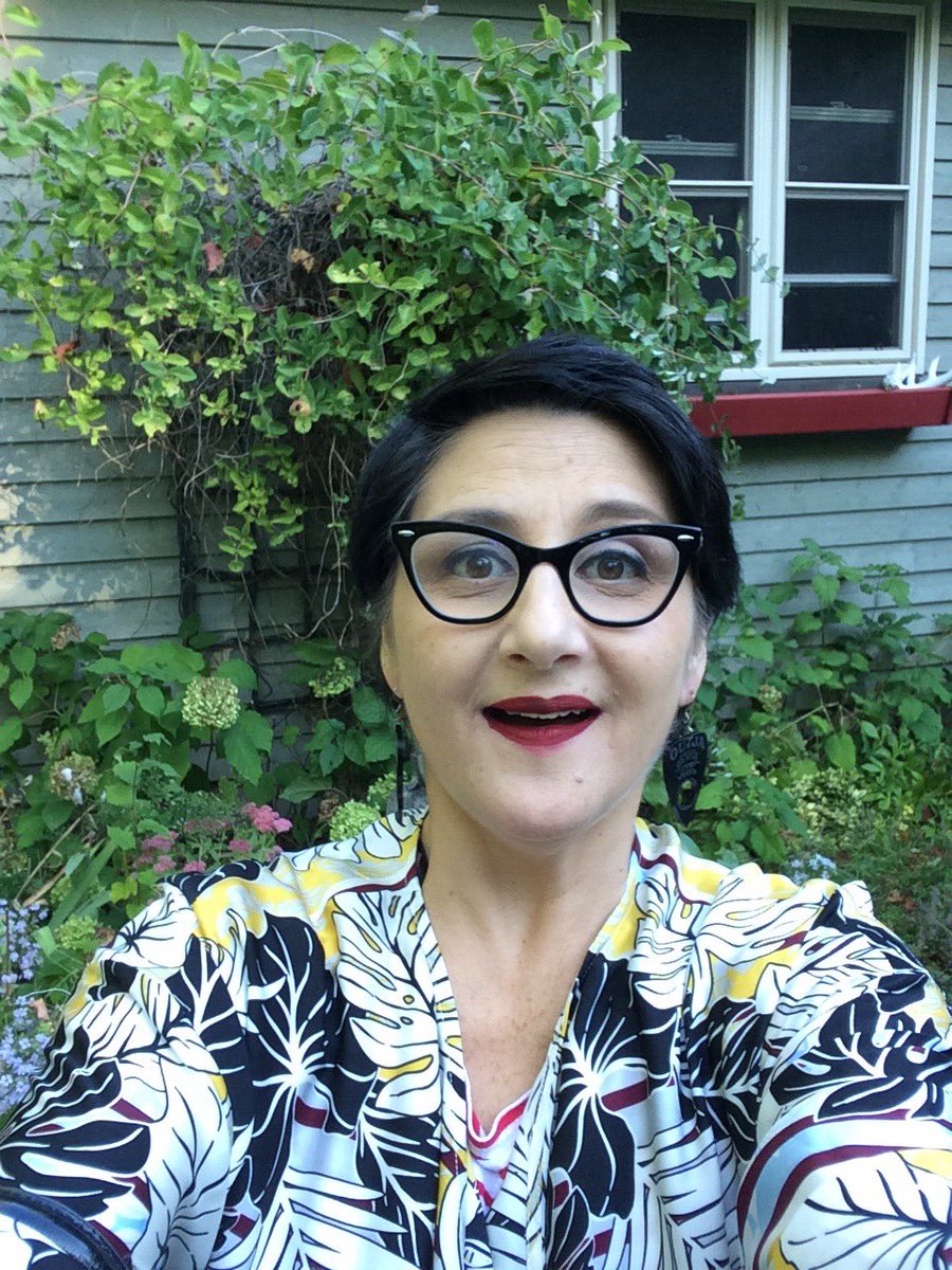 AdeleAwright's tweet photo. @davelackie trying out some new products and wearing the dark lipstick aka #fallbeautytrend https://t.co/GyW9HJU0gm