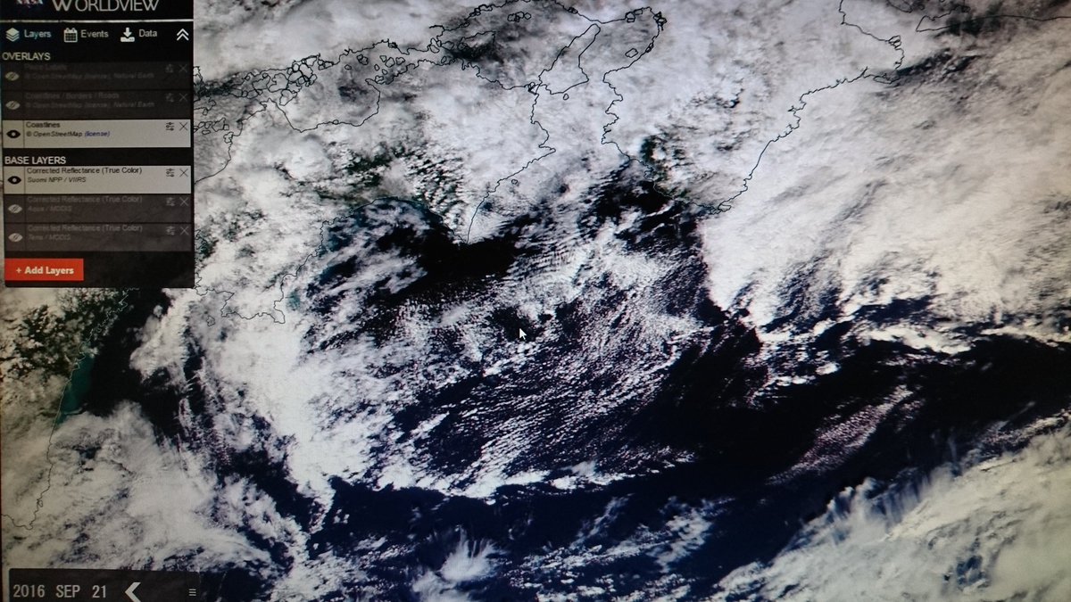 ALPHAtoZETAjpn's tweet photo. #NASA_WORLDVIEW #雲 #人工衛星 
四国の太平洋沖に…何やら…不思議な形状の領域があります。拡大していくと赤くキラキラ✨光ってます(・＿・;？なんでやー(笑) https://t.co/ol0hv0PQhs