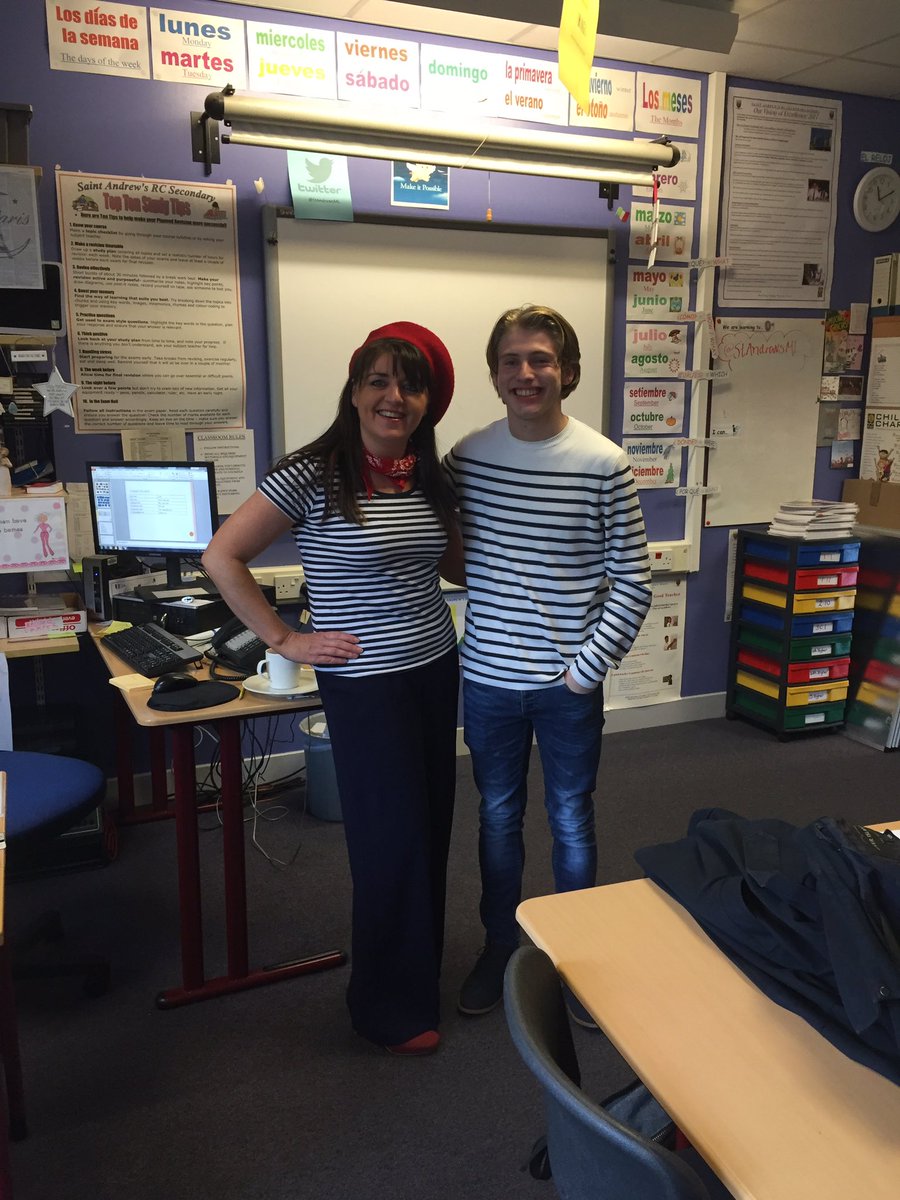 StAndrewsML's tweet photo. Our language ambassador Declan telling S3 about studying Law and French at Strathclyde Uni #whylanguagesmatter #learnthatlingo https://t.co/RGNqwJMWNI