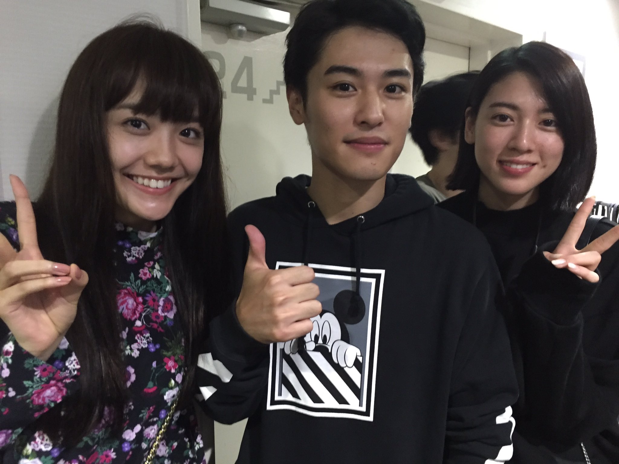 堀井新太 今日は 松井愛莉氏と三吉彩花氏が観に来てくれました 2人とも顔ちっちゃ ありがとうございました T Co 30k4s160qx Twitter