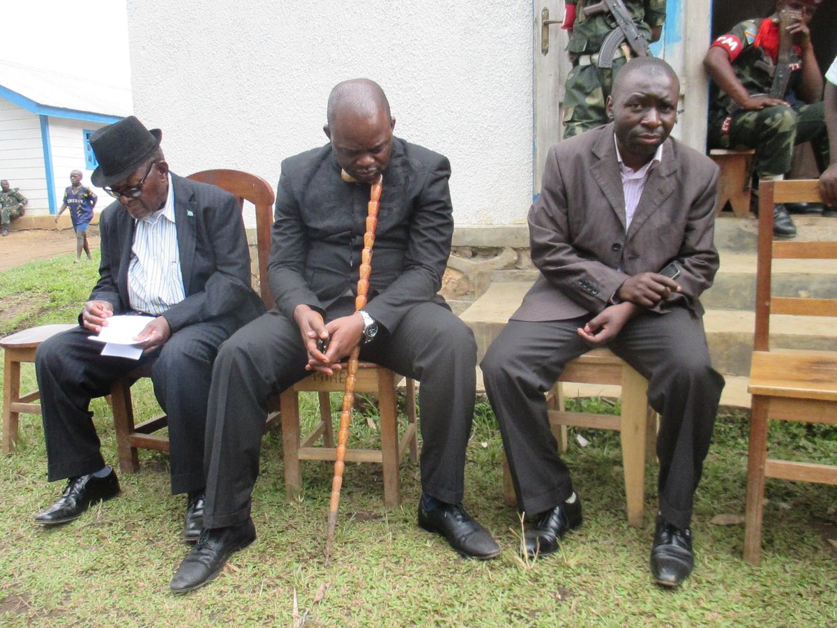 FMasunzu's tweet photo. REMISE DES ARMES A AUX FARDC A NYABIONDO PAR LE GROUPE APCLS DU GEN JANVIER KARAIRI BUHINGO. UNE REALITE. 16 SEPT 2016 https://t.co/LTHJspmZaj