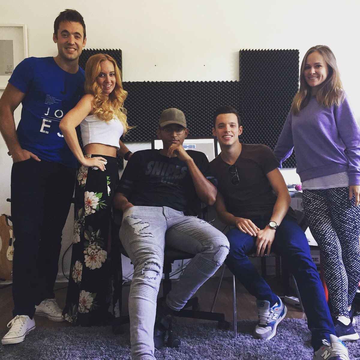 michaelquinnpro's tweet photo. Morning recording session with @therollergirls music producer @CyrusFyction amazing musical talents of @DarrenJohnM https://t.co/kqDZr4D0gf