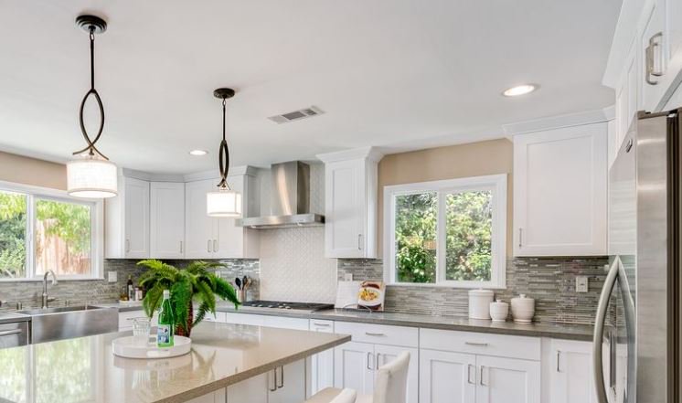 TCMoverINC's tweet photo. Quick warning signs when it comes to a new homes kitchen.
https://t.co/nFaqtZLEKY
#openhouse  
#warning 
#Alwaysinspect
#GettingreadytoMove https://t.co/ZFoMaVye3l