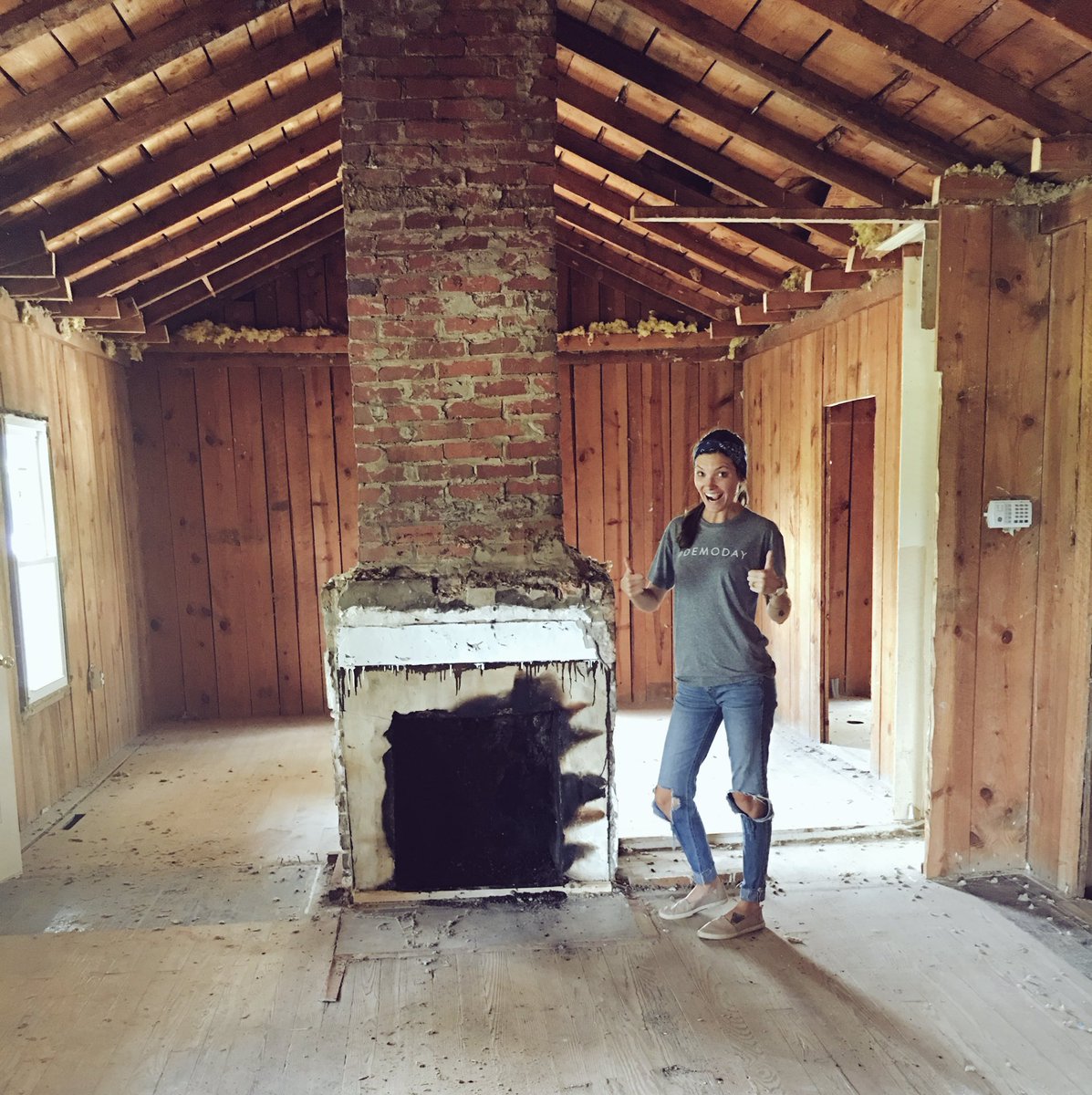 kurstinjb's tweet photo. Brought this back to life! Inspired by the amazing @joannagaines @chippergaines #demoday #fixerupper #fireplace #oldhouse #exposed #reno https://t.co/opYTWKv47D