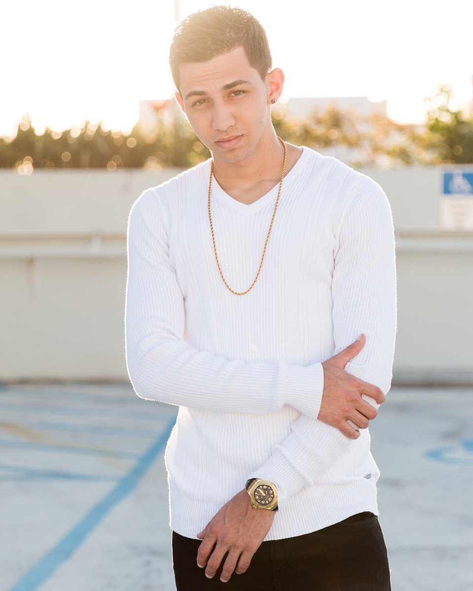 AaronSalemMusic's tweet photo. Morning Twitter 🌥 https://t.co/yzRdLAEGwH