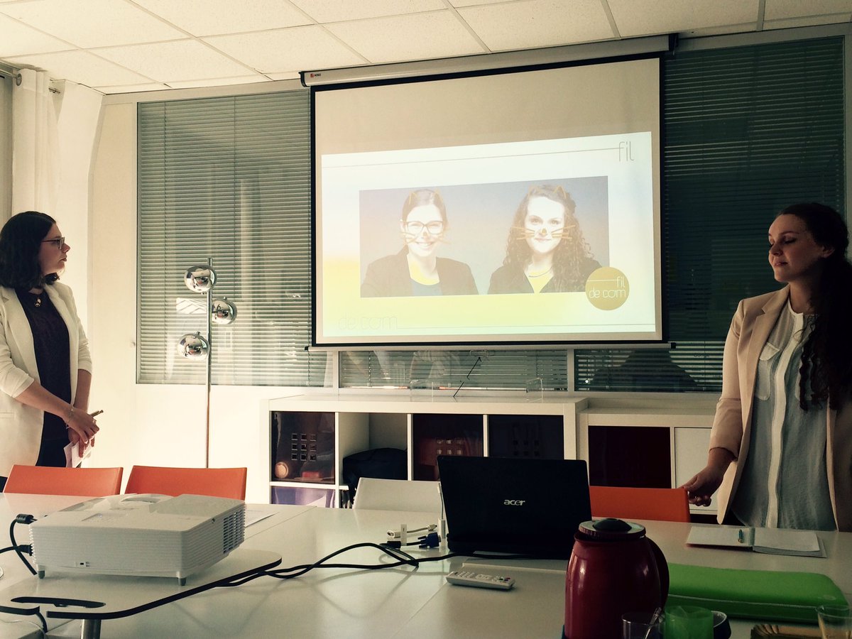 Emilie__Salle's tweet photo. Quand les lol cats nous apprennent à communiquer ! Bravo @fildecom pour votre #pechakucha @PORTPARALLELE https://t.co/f2c2Jdv1Q3
