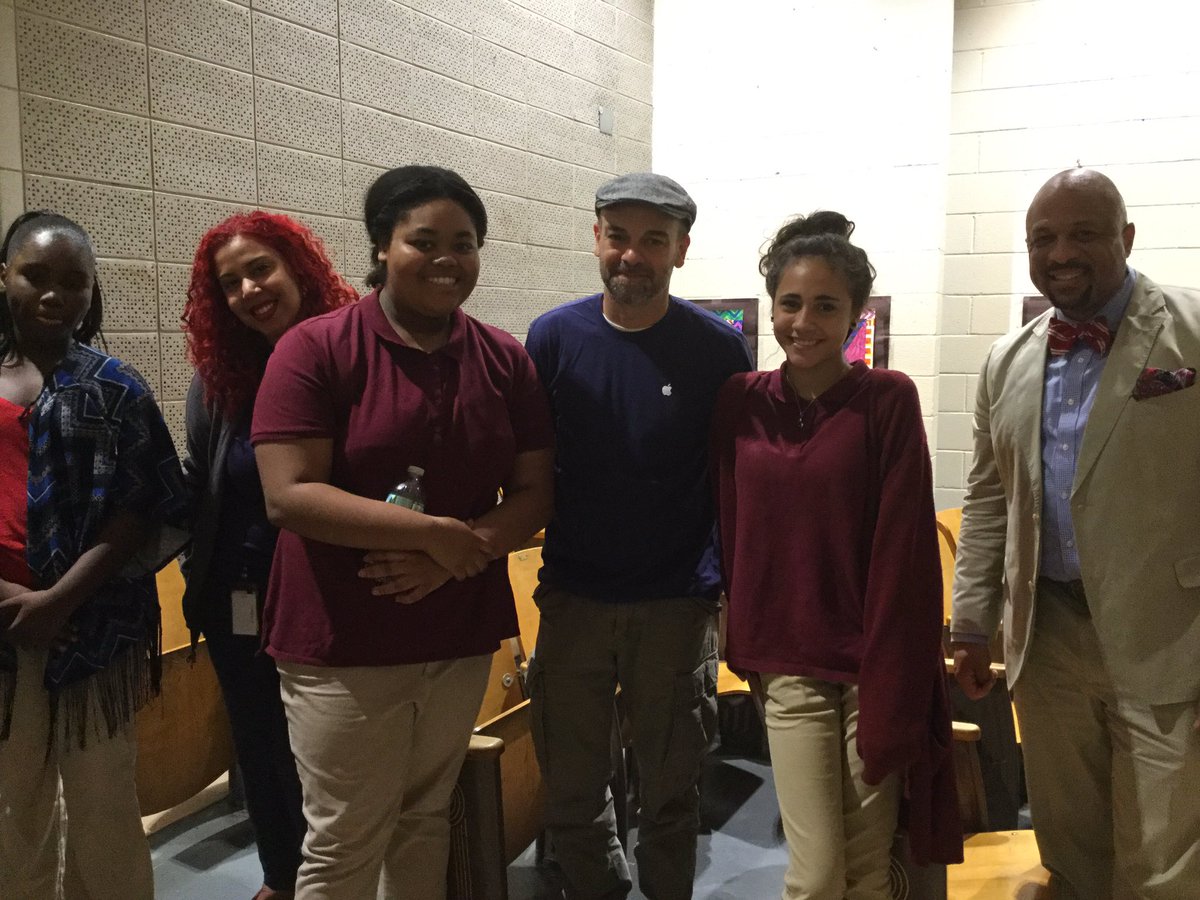 TheSVAway's tweet photo. The energy is AWESOME in here! #TheSVAway #making8great #BronxEd https://t.co/sBxijJ1TF2