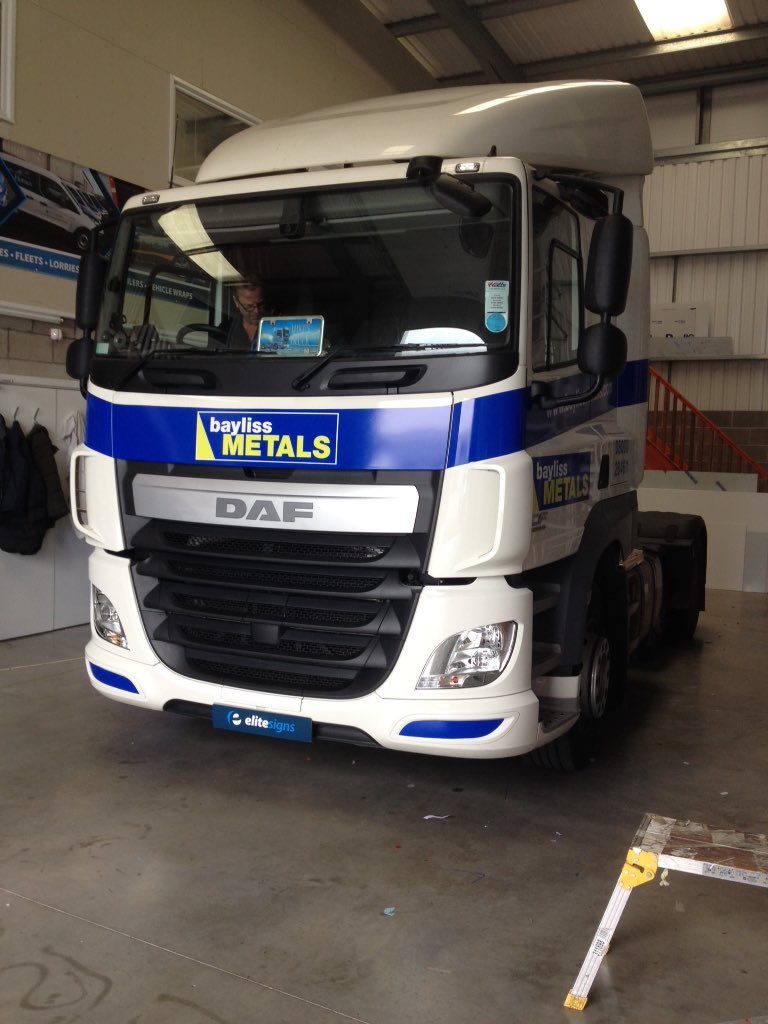 EliteSigns's tweet photo. The #BaylissMetals @DAFTrucksUK #lorrycab is all ready for business wearing a lovely shade of @Metamarkuk #printed blue & yellow #branding https://t.co/XM0TW4WBZE