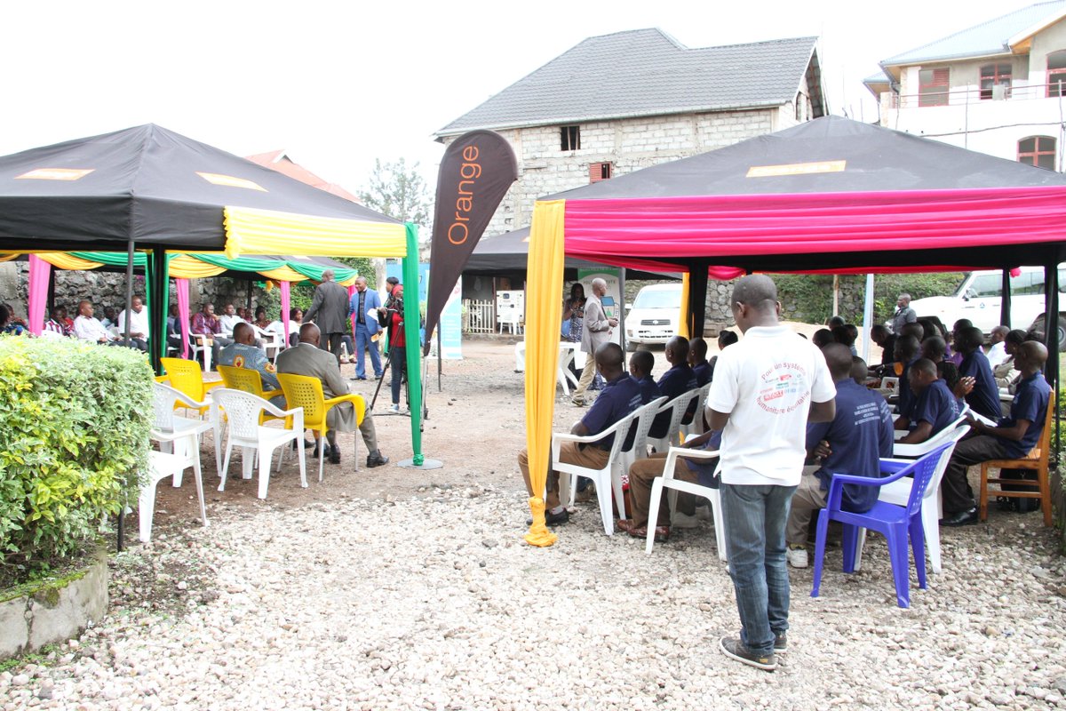 FMasunzu's tweet photo. LORS DE L'INAUGURATION DE LA RADIO POLE FM 91.4MHZ. LA FREQUENCE DES CITOYENS ORDINAIRES https://t.co/oy6lDZKEQP